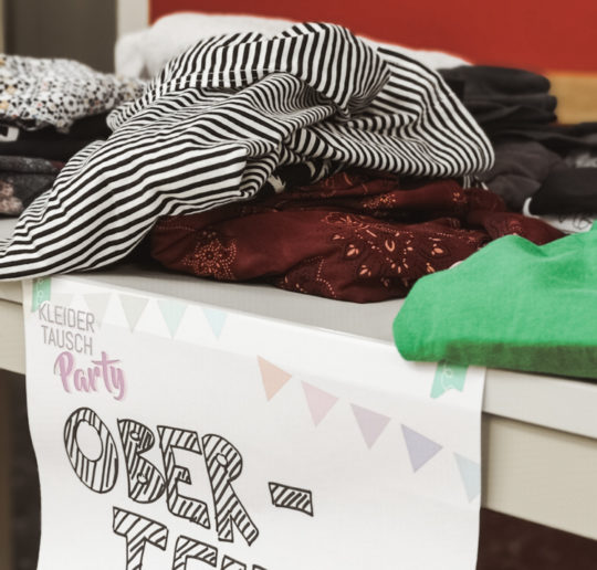 7 Schritte, wie du eine Kleidertauschparty organisieren kannst