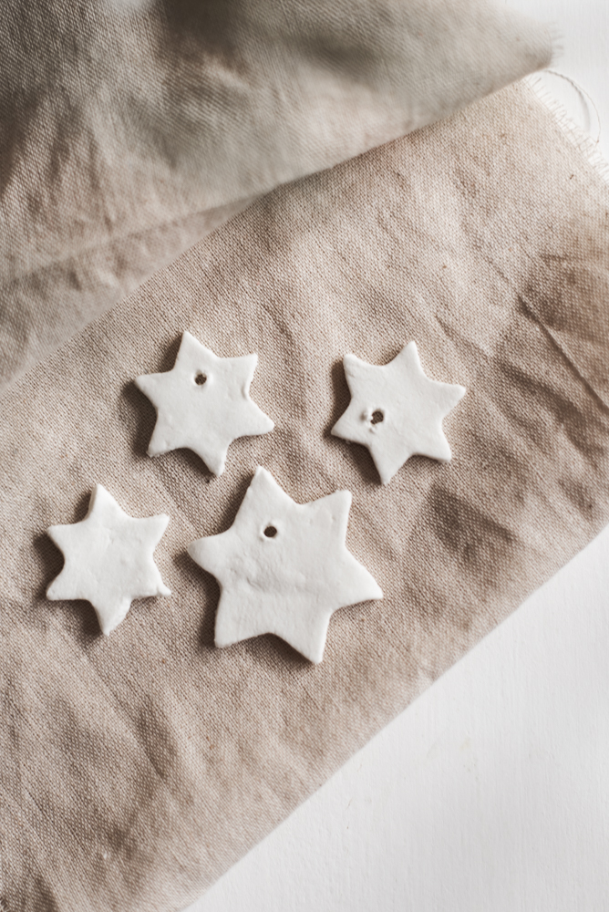 Zero Waste DIY Weihnachtliche Sterne aus weißem Salzteig