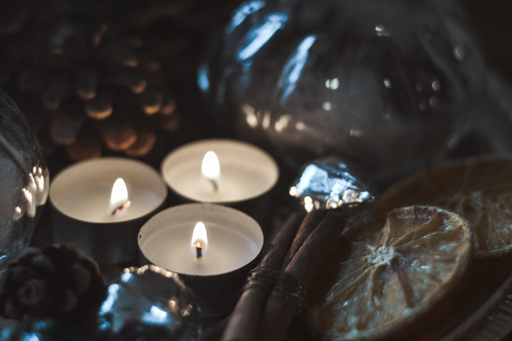 3 günstige nachhaltige Kerzen-Alternativen zu Paraffin-Kerzen für euren Zero Waste Lifestyle im Alltag + eine DIY Idee für Kerzenreste. #weihnachten #kerzen #diy #nachhaltigkeit