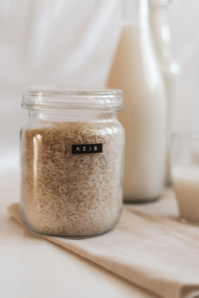 Zero Waste DIY: Reismilch einfach und günstig selber machen aus wenigen Zutaten und ohne viel Arbeit könnt ihr Reismilch ganz einfach selber machen #diy #zerowaste #nachhaltigkeit