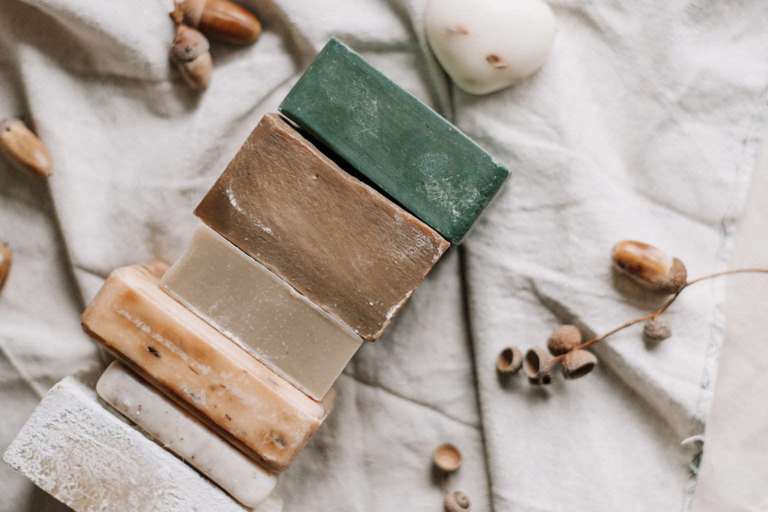 Unterschied zwischen Seifen: Was ist Kernseife, Naturseife, Haarseife