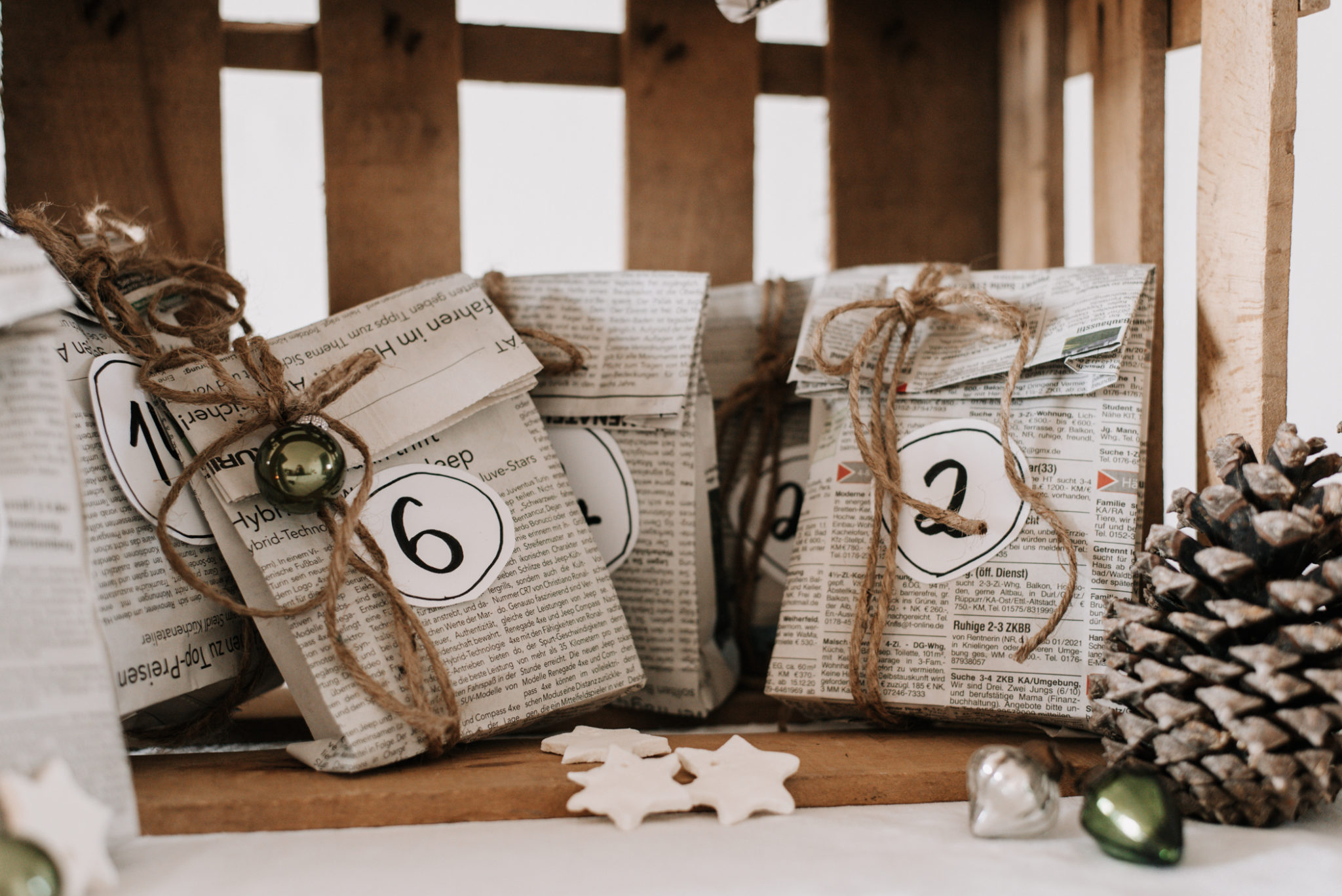 Upcycling DIY Adventskalender Papiertüten aus alten Zeitungen