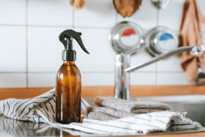 DIY Allzweckreiniger einfach selber machen: 5 easy Rezepte für euren nachhaltigen Hausputz ohne Chemiekeule - schnell nachmachen & los putzen!
