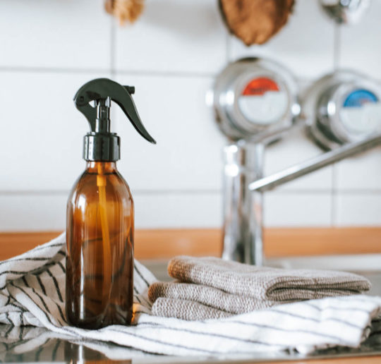 DIY Allzweckreiniger einfach selber machen: 5 easy Rezepte für euren nachhaltigen Hausputz ohne Chemiekeule - schnell nachmachen & los putzen!