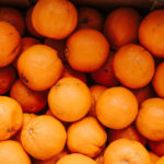 Faire Bio-Orangen: Groß, klein vernarbt, grün ... das sind echte Orangen. Saftig, lecker und direkt vom Bauern zu uns Verbrauchern! So gelingt fairer Handel.