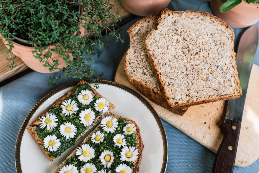 Dinkelvollkornbrot selber backen: Dinkel-Vollkornbrot mit Körnern backen wir seit Jahren. Es schmeckt tagelang frisch! So einfach, so lecker!