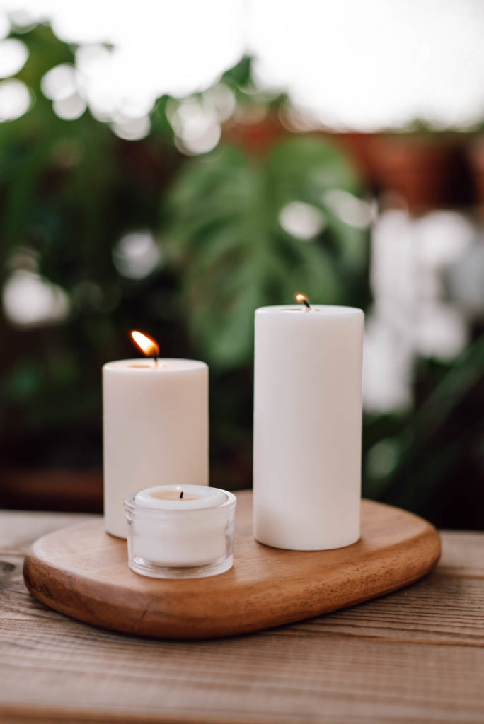 3 günstige nachhaltige Kerzen-Alternativen zu Paraffin-Kerzen für euren Zero Waste Lifestyle im Alltag + eine DIY Idee für Kerzenreste. #weihnachten #kerzen #diy #nachhaltigkeit