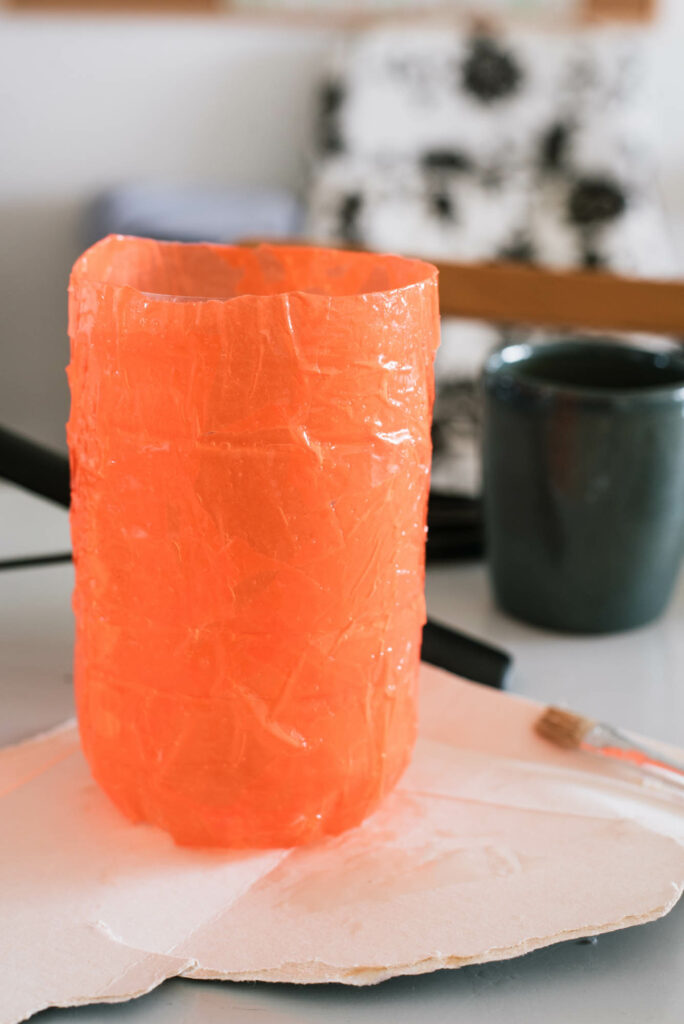 Upcycling DIY Laterne aus Plastikflasche basteln: robuste Laterne für Kleinkinder selber basteln. Fisch-Laterne und Fuchs-Laterne