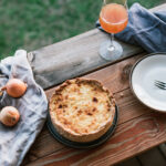 Zwiebelkuchen selber backen: Leckeres Herbst-Rezept, dass ihr schnell und einfach vorbereiten, backen und z.B. abends mit Freunden genießt