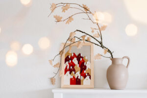 DIY Adventskalender mit Häuschen im Bilderrahmen selber basteln und mit persönlichen Gutscheinen, lieben Worten und nachhaltigen Tipps füllen