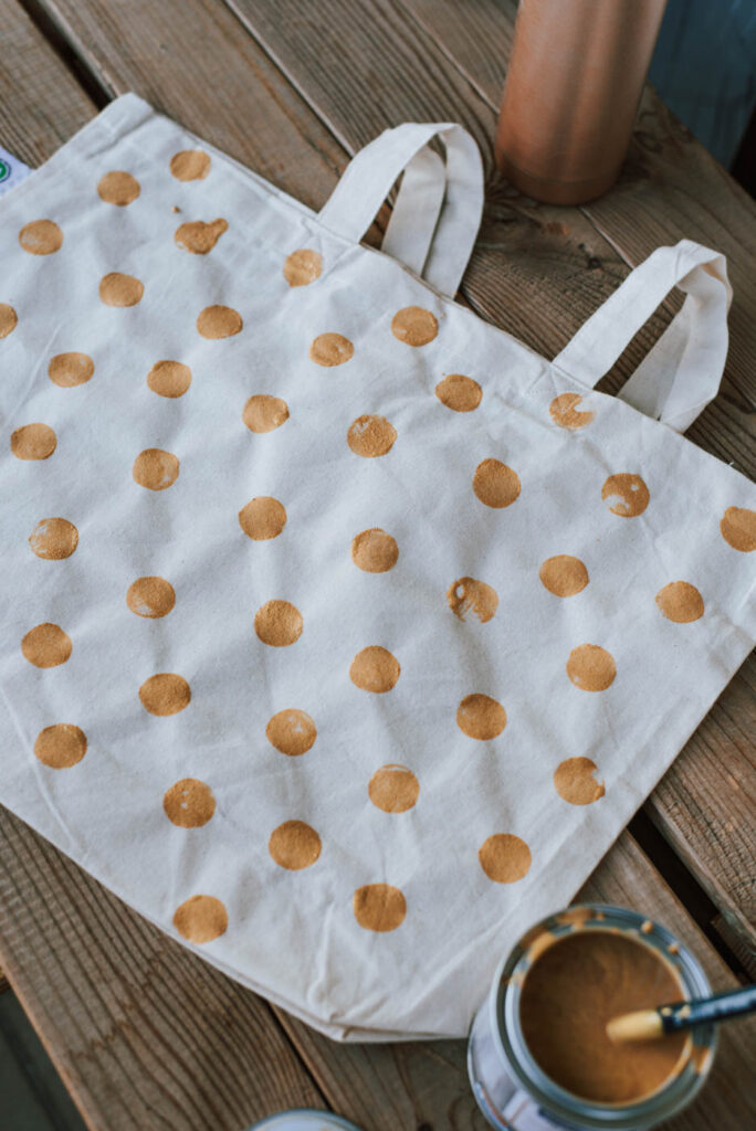 Upcycling DIY Stoffbeutel: Alte, dreckige Taschen neu gestalten - Nachhaltige DIY Idee für alte Öko Stofftaschen, die schmutzig sind