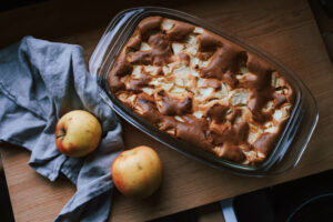 Was tun mit Falläpfeln? Schrumpelige Äpfel zu leckerem Apfelschmarren verarbeiten: Schnelles, einfaches Rezept für Freunde und Familie.