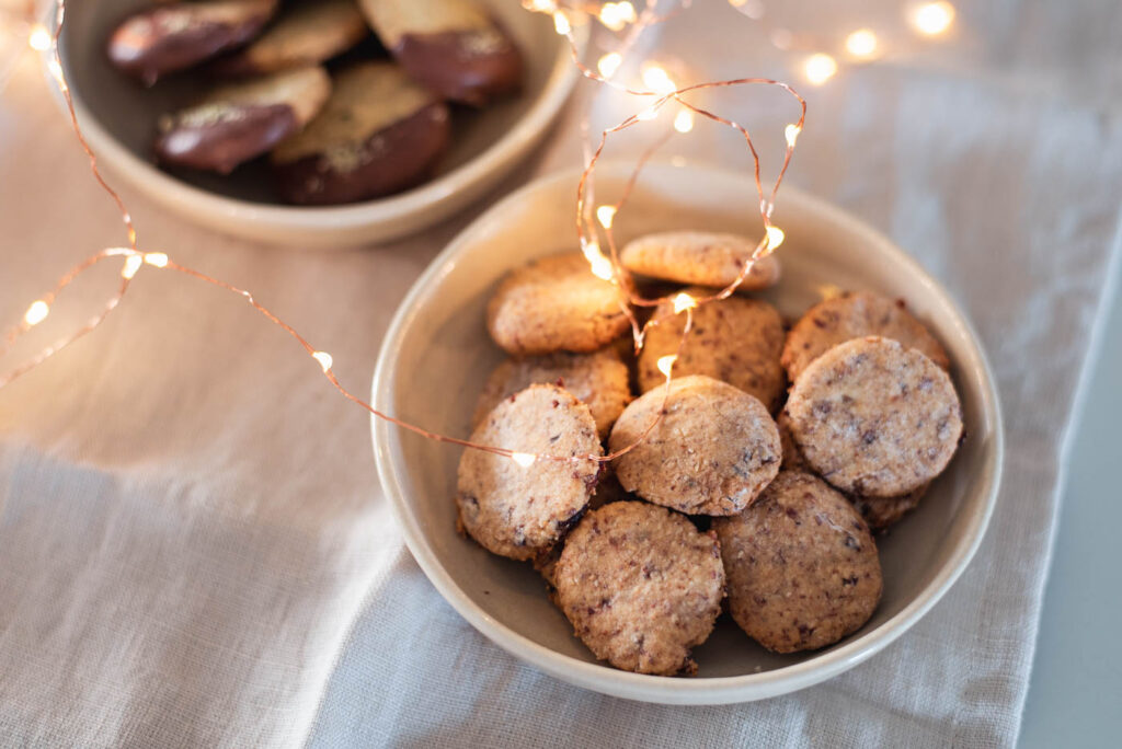 Mandel-Cranberry Plätzchen: Veganes Rezept für Weihnachtsplätzchen mit Marzipan. Einfach, schnell, gelingsicher! Aus gängigen Zutaten