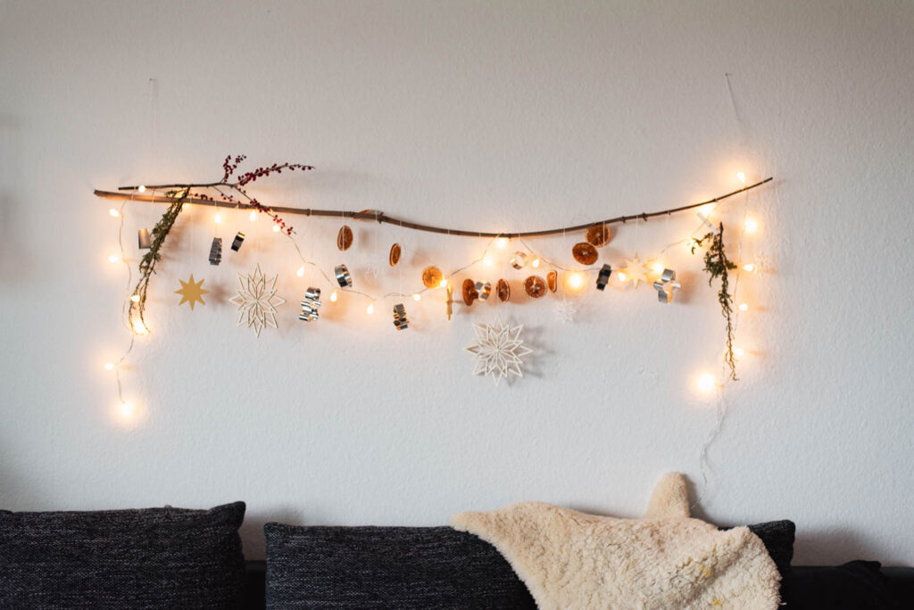 Deko-Ast weihnachtlich dekorieren: Ich zeige euch die schönsten Ideen, wie ihr einen Ast kreativ und nachhaltig dekorieren könnt!