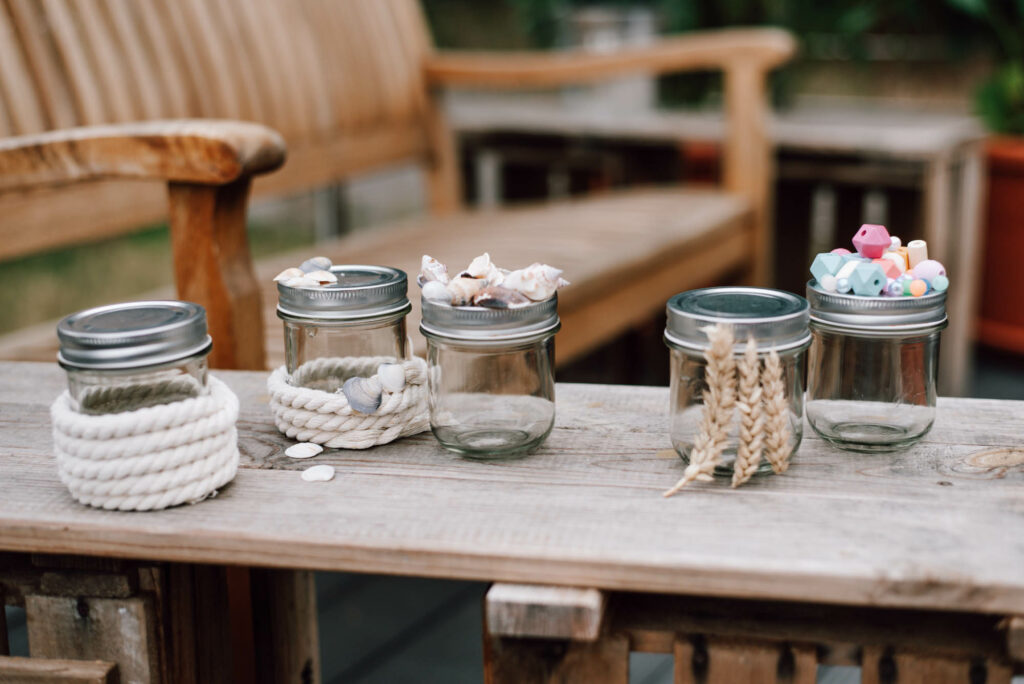 Erinnerungsglas selber machen: Glas voller Glück, schöner Erinnerungen und Glücksmomente des Sommers - easy Upcycling DIY Idee für Souvenirs