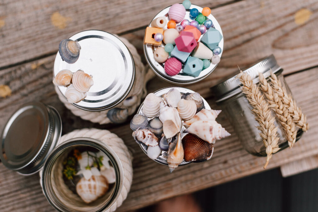 Erinnerungsglas selber machen: Glas voller Glück, schöner Erinnerungen und Glücksmomente des Sommers - easy Upcycling DIY Idee für Souvenirs