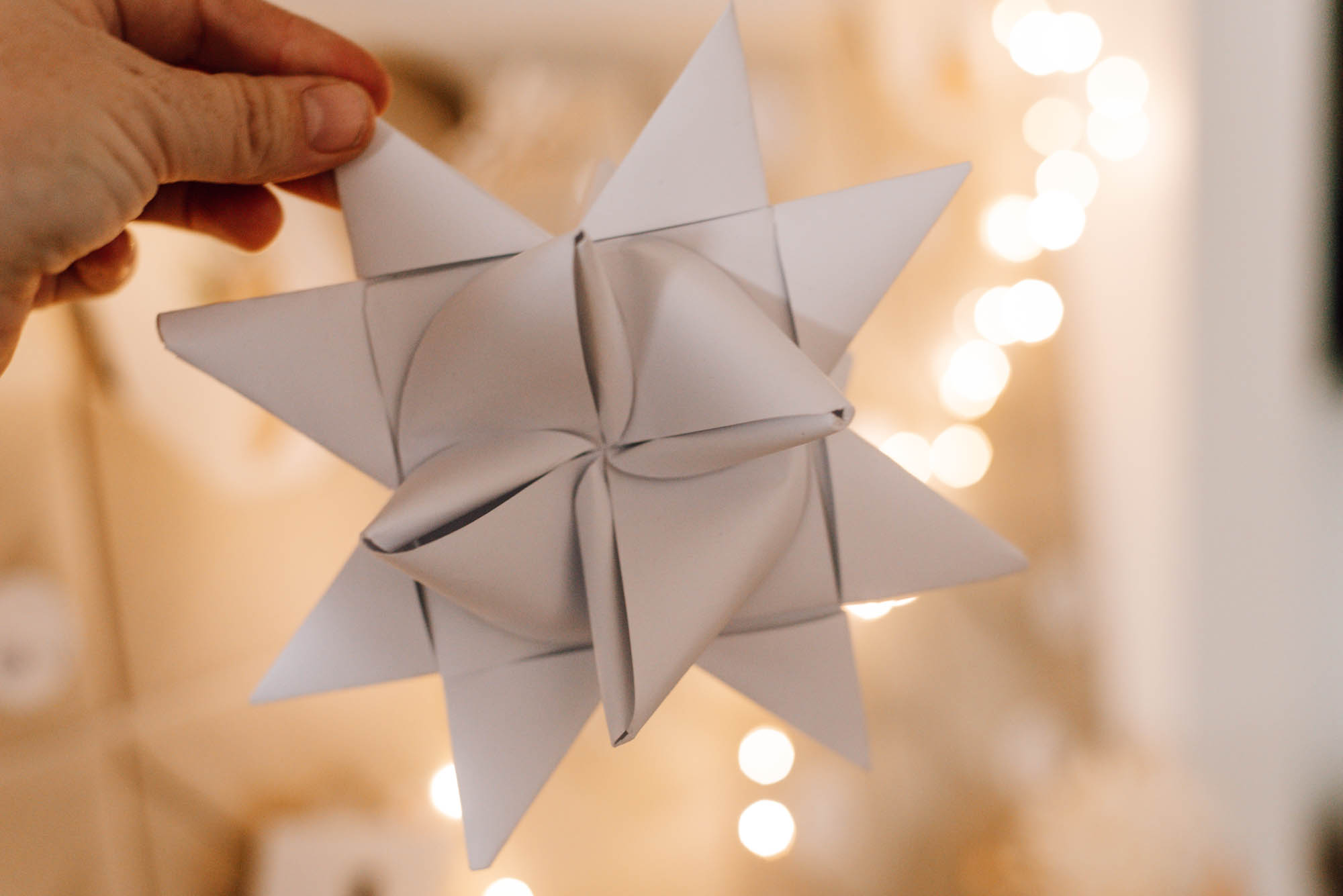  Papiersterne basteln: Weihnachtliche DIY Sterne aus Papier 