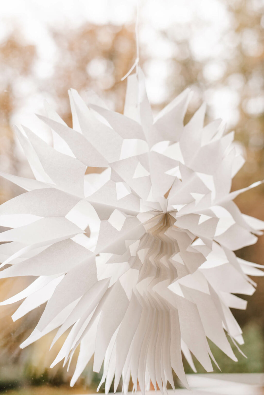  Foto zu Papiersterne basteln: Weihnachtliche DIY Sterne aus Papier 