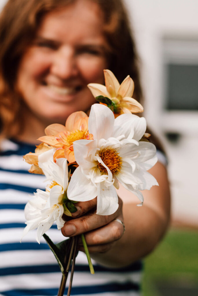 Bienenfreundlicher Garten am Haus: Praktische Tipps für Familien - Pflanzideen, Gemüsebeet, Obst & Spielbereiche, pflegeleicht und naturnah.