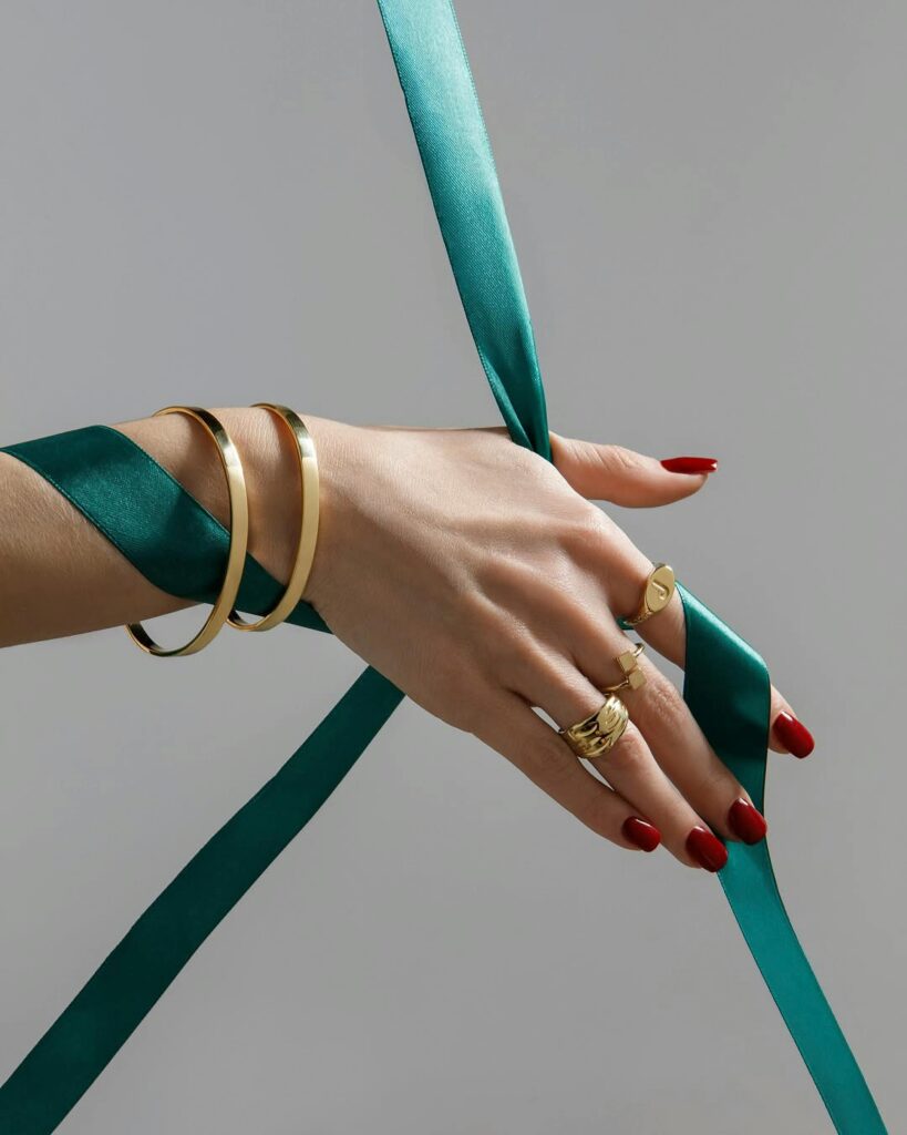 Praktische Tipps & wirksame Hausmittel zum Schmuck reinigen: Goldschmuck, Silberschmuck, Holzschmuck, Perlen, Edelsteine ...