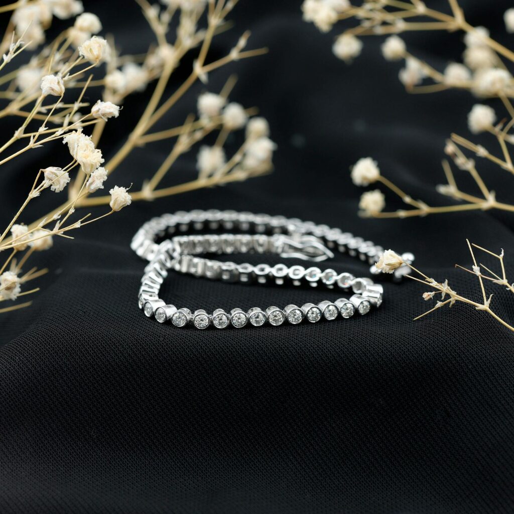 Praktische Tipps & wirksame Hausmittel zum Schmuck reinigen: Goldschmuck, Silberschmuck, Holzschmuck, Perlen, Edelsteine ...