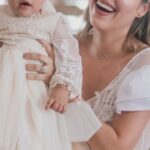 Liebevolle & moderne Glückwünsche zur Taufe: Ideen, Texte, Sprüche und Beispiele für Karten, WhatsApp & Paten. Jetzt Taufwünsche entdecken.