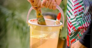 Kreative Bastel‑ und Spielideen für Kleinkinder im Sommer: einfache DIYs, Outdoor‑Spiele & Wasserspaß für warme Tage.