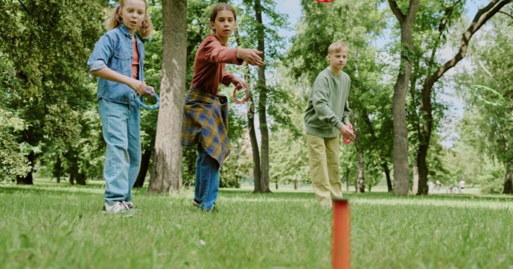 Einfache Bastelideen und Spiele für den Sommer – perfekt für Kleinkinder, kreative Nachmittage und heiße Tage.