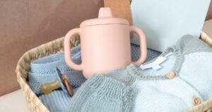 Moderne Geschenkideen zur Taufe: personalisiert, nachhaltig und liebevoll. Entdecke die schönsten Taufgeschenke für Mädchen und Jungen.
