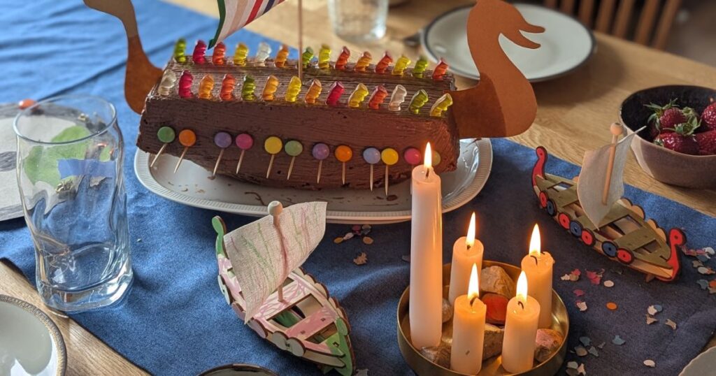 Ideen für einen Wikinger Kindergeburtstag: einfache Deko, Spiele, Rezepte und Mitgebsel für eine unvergessliche Abenteuer‑Party.
