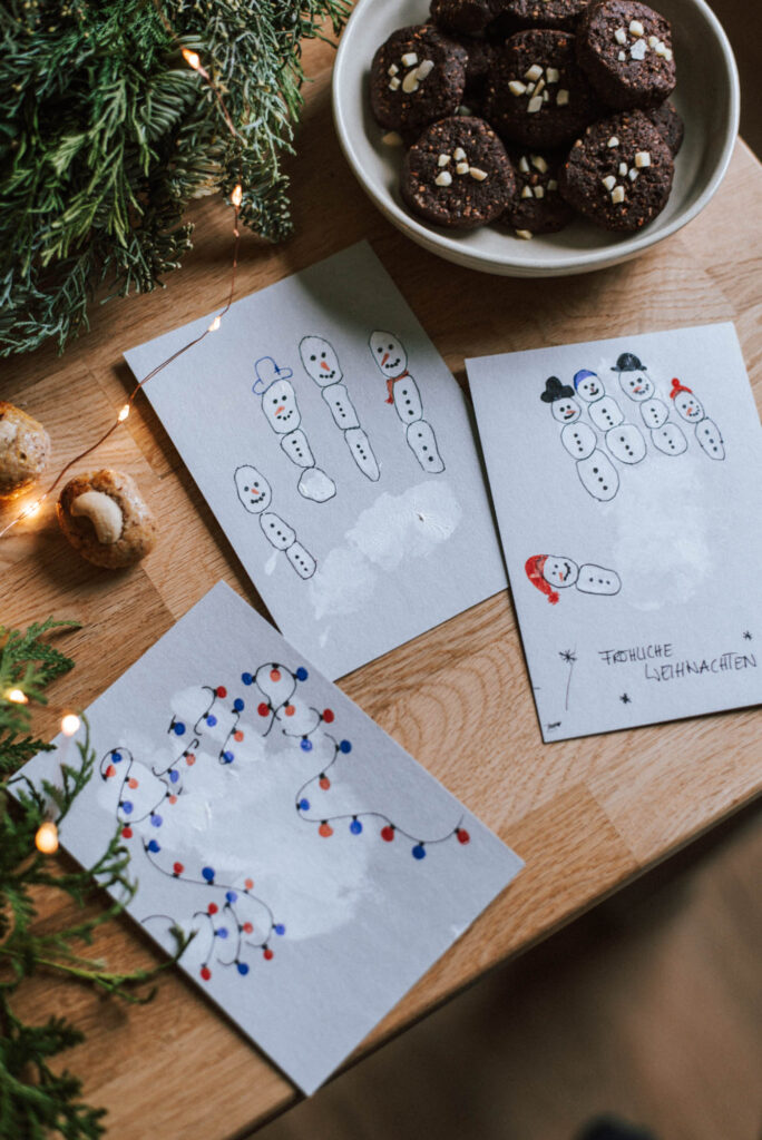 Weihnachtskarten selber machen: Entdecke 12 kreative Bastelideen für Kinder. Einfache DIY-Weihnachtskarten für eine kreative und gemütliche Adventszeit.