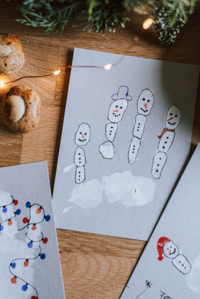 Weihnachtskarten selber machen: Entdecke 12 kreative Bastelideen für Kinder. Einfache DIY-Weihnachtskarten für eine kreative und gemütliche Adventszeit.