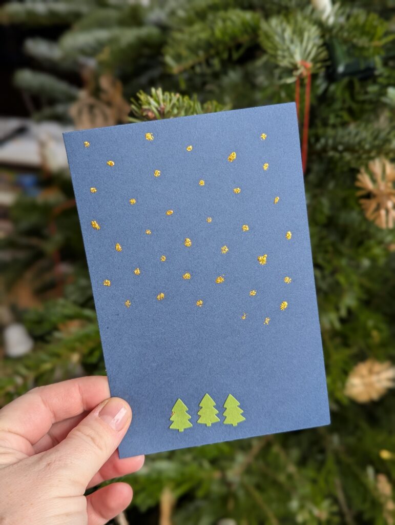 Weihnachtskarten selber machen: Entdecke 12 kreative Bastelideen für Kinder. Einfache DIY-Weihnachtskarten für eine kreative und gemütliche Adventszeit.