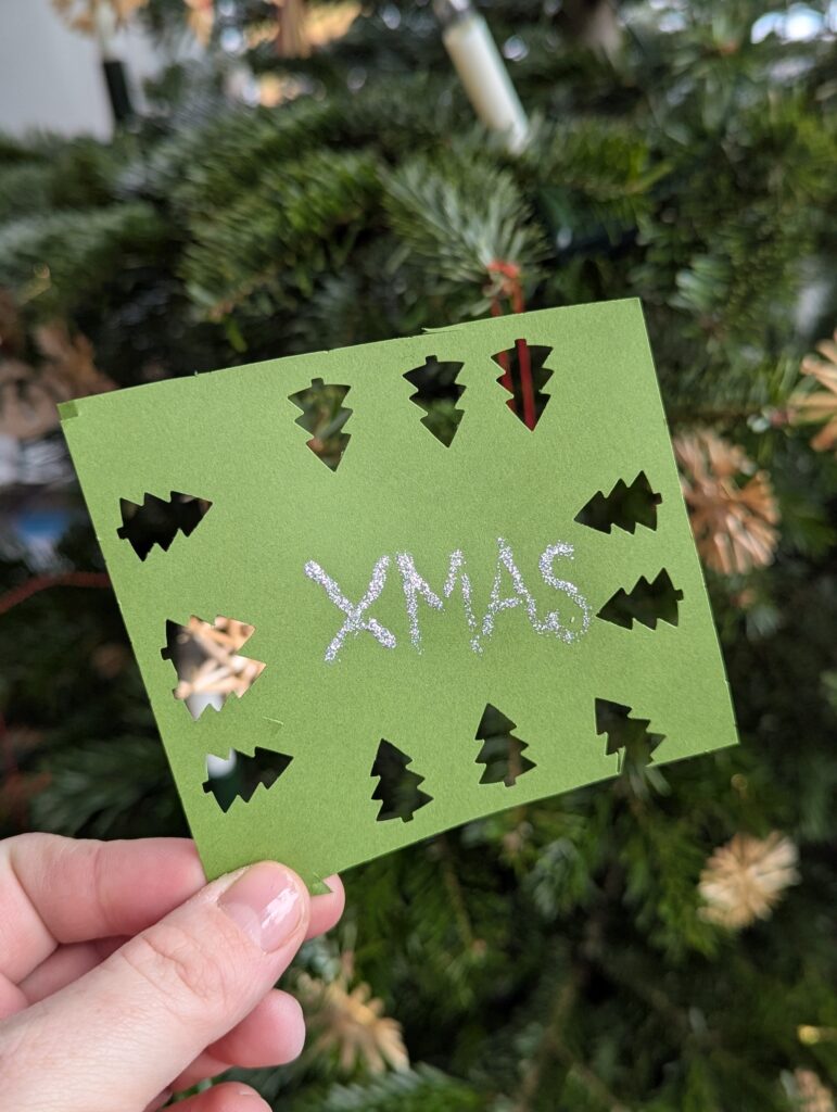 Weihnachtskarten selber machen: Entdecke 12 kreative Bastelideen für Kinder. Einfache DIY-Weihnachtskarten für eine kreative und gemütliche Adventszeit.